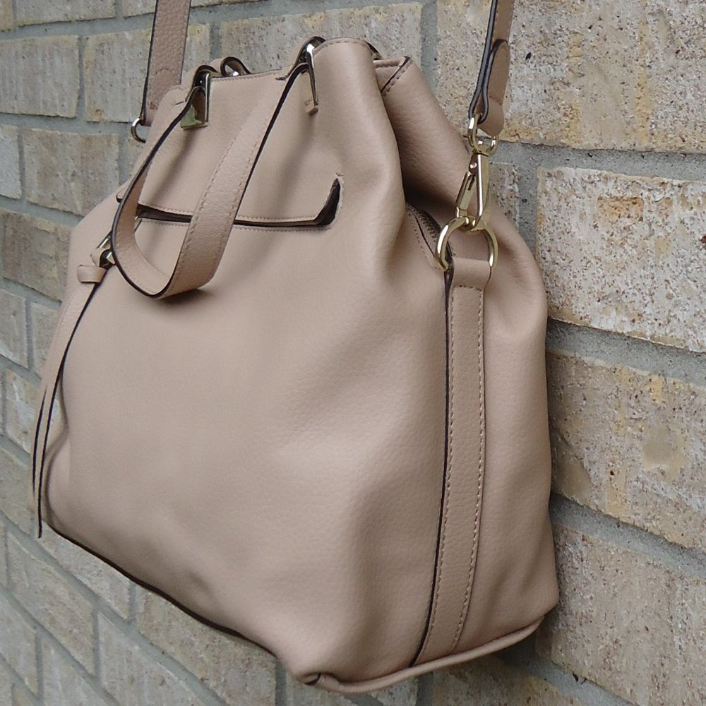 Vince Camuto shoulder bag. - Picture 8 of 16